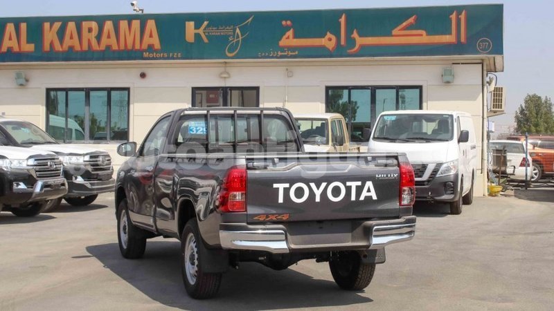 Big with watermark toyota hilux antigua import dubai 2384