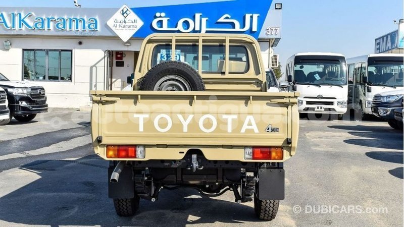 Big with watermark toyota land cruiser antigua import dubai 2389