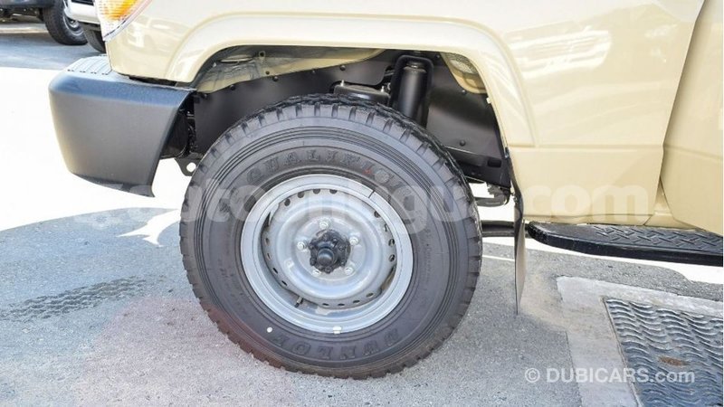Big with watermark toyota land cruiser antigua import dubai 2389