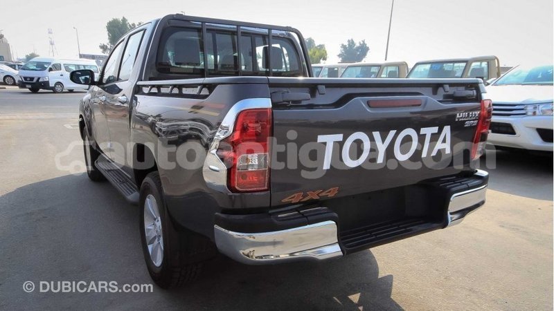 Big with watermark toyota hilux antigua import dubai 2393