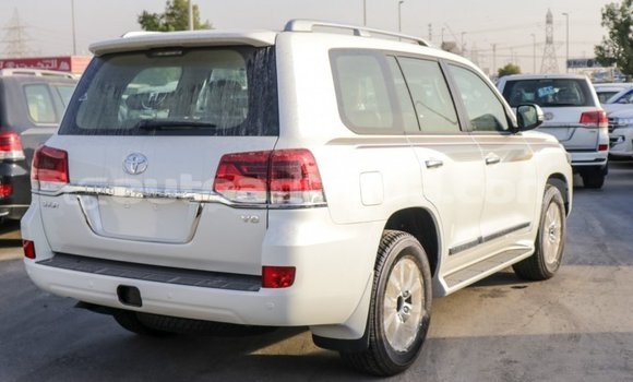Buy Import Toyota Land Cruiser White Car in Import - Dubai in Antigua Buy Import Toyota Land Cruiser White Car in Import - Dubai in Antigua