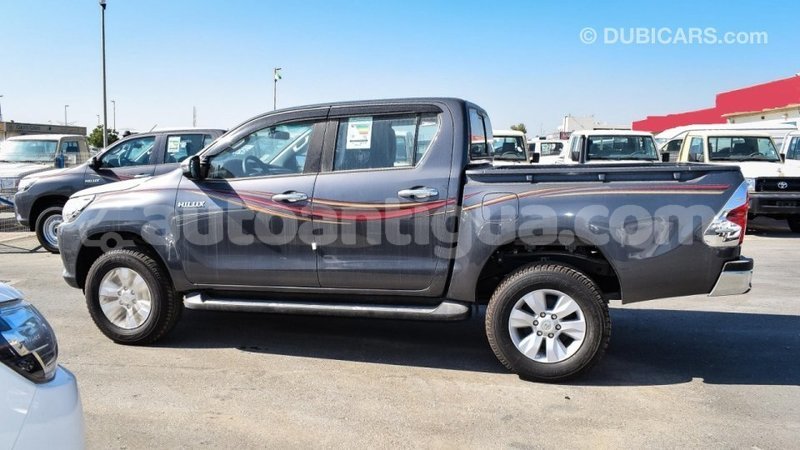 Big with watermark toyota hilux antigua import dubai 2404