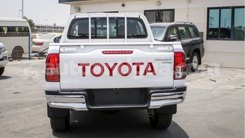 Big with watermark toyota hilux antigua import dubai 2406