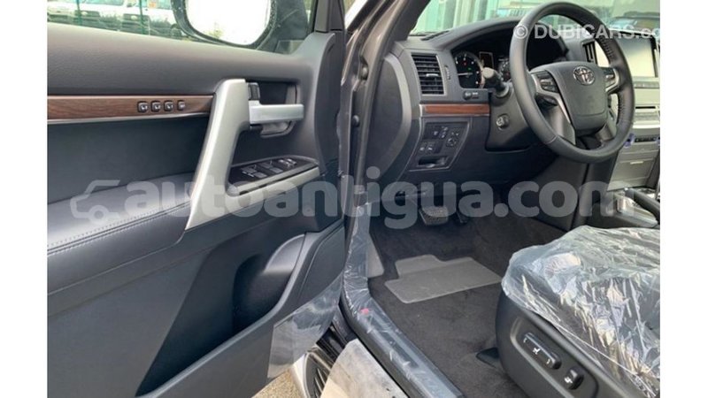 Big with watermark toyota land cruiser antigua import dubai 2422