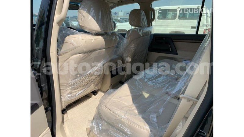 Big with watermark toyota land cruiser antigua import dubai 2428