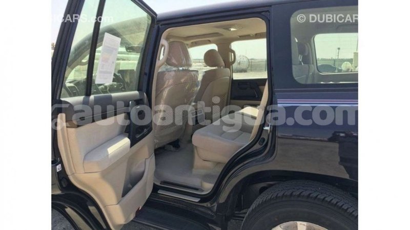 Big with watermark toyota land cruiser antigua import dubai 2436