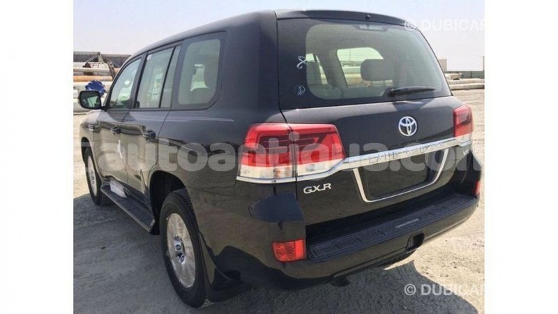 Big with watermark toyota land cruiser antigua import dubai 2436