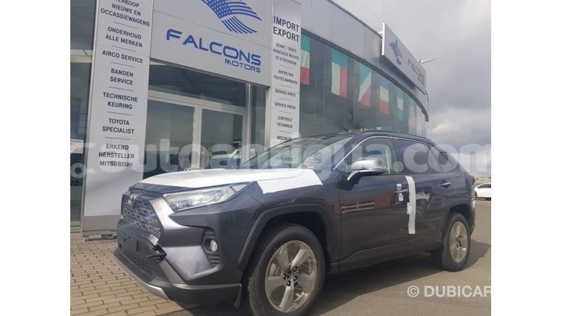 Big with watermark toyota hiace antigua import dubai 2451