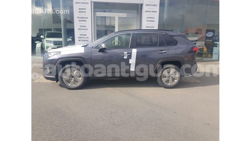 Big with watermark toyota hiace antigua import dubai 2451