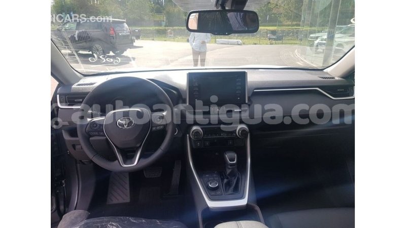 Big with watermark toyota hiace antigua import dubai 2451