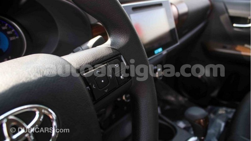 Big with watermark toyota hilux antigua import dubai 2457