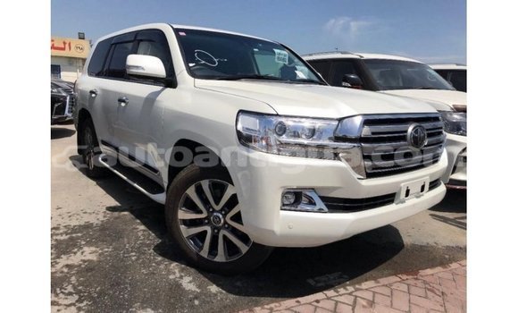 Buy Import Toyota Land Cruiser White Car in Import - Dubai in Antigua Buy Import Toyota Land Cruiser White Car in Import - Dubai in Antigua