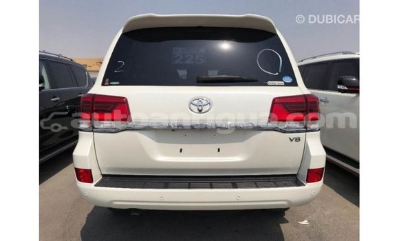 Buy Import Toyota Land Cruiser White Car in Import - Dubai in Antigua Buy Import Toyota Land Cruiser White Car in Import - Dubai in Antigua