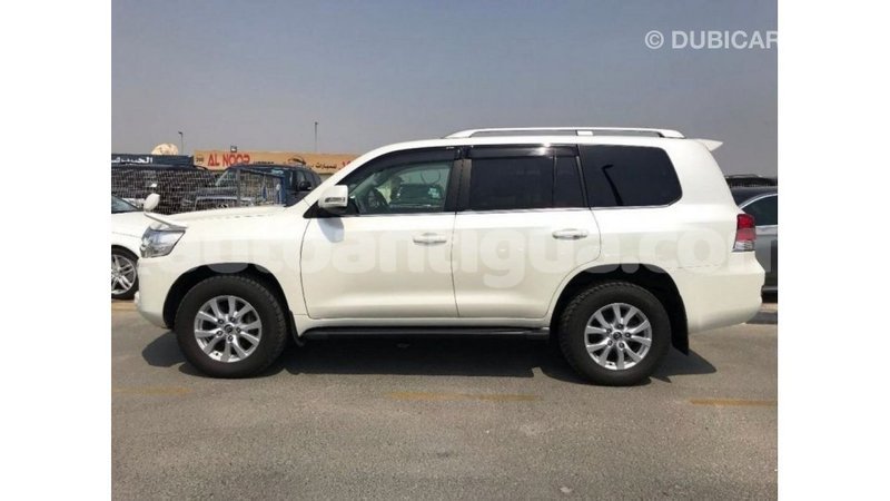 Big with watermark toyota land cruiser antigua import dubai 2463