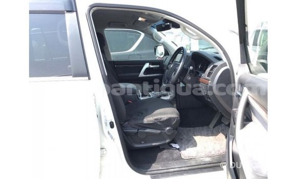 Buy Import Toyota Land Cruiser White Car in Import - Dubai in Antigua Buy Import Toyota Land Cruiser White Car in Import - Dubai in Antigua