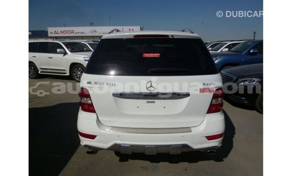 Buy Import Mercedes-Benz 190 (W201) White Car in Import - Dubai in Antigua Buy Import Mercedes-Benz 190 (W201) White Car in Import - Dubai in Antigua