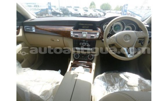 Buy Import Mercedes-Benz 190 (W201) White Car in Import - Dubai in Antigua Buy Import Mercedes-Benz 190 (W201) White Car in Import - Dubai in Antigua