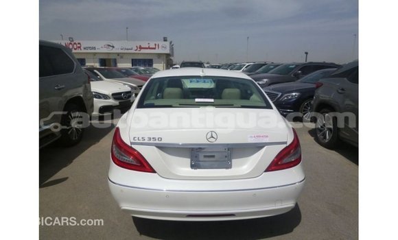 Buy Import Mercedes-Benz 190 (W201) White Car in Import - Dubai in Antigua Buy Import Mercedes-Benz 190 (W201) White Car in Import - Dubai in Antigua