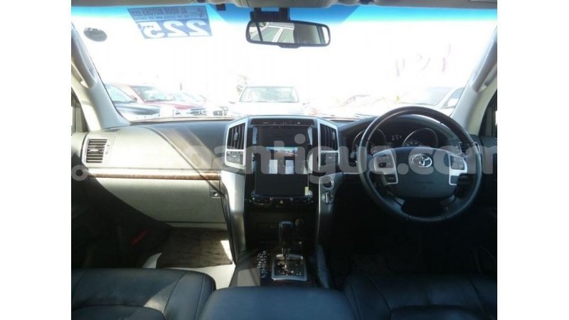 Big with watermark toyota land cruiser antigua import dubai 2480