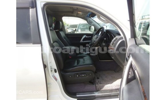 Buy Import Toyota Land Cruiser White Car in Import - Dubai in Antigua Buy Import Toyota Land Cruiser White Car in Import - Dubai in Antigua