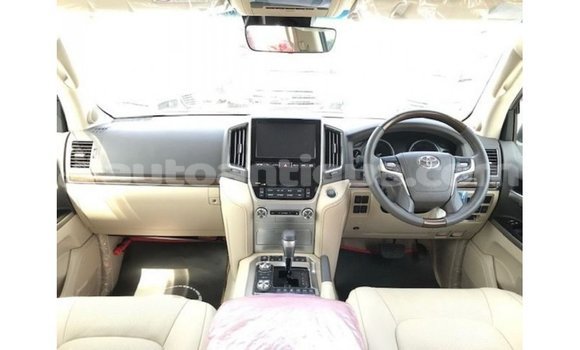 Buy Import Toyota Land Cruiser White Car in Import - Dubai in Antigua Buy Import Toyota Land Cruiser White Car in Import - Dubai in Antigua