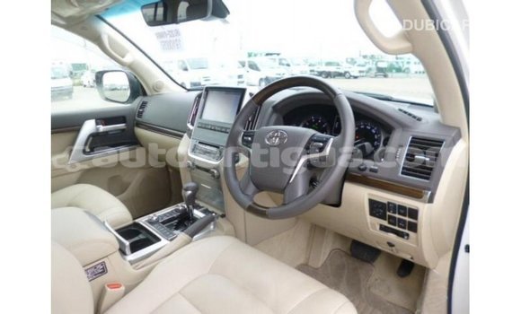 Buy Import Toyota Land Cruiser White Car in Import - Dubai in Antigua Buy Import Toyota Land Cruiser White Car in Import - Dubai in Antigua