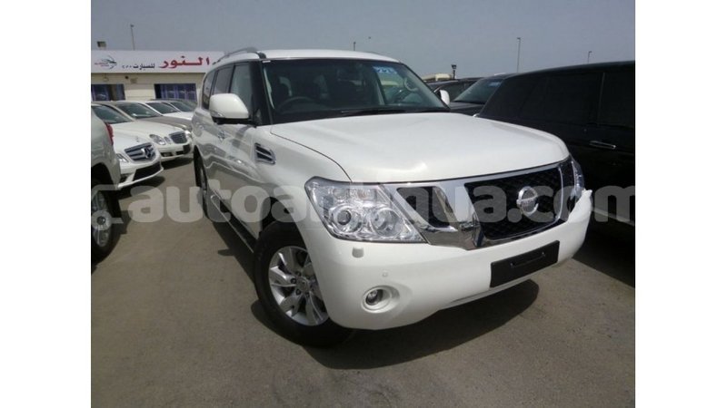 Big with watermark nissan patrol antigua import dubai 2508