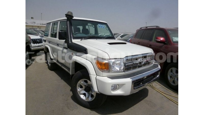 Big with watermark toyota land cruiser antigua import dubai 2515