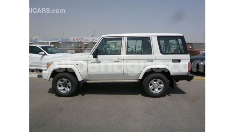 Big with watermark toyota land cruiser antigua import dubai 2515