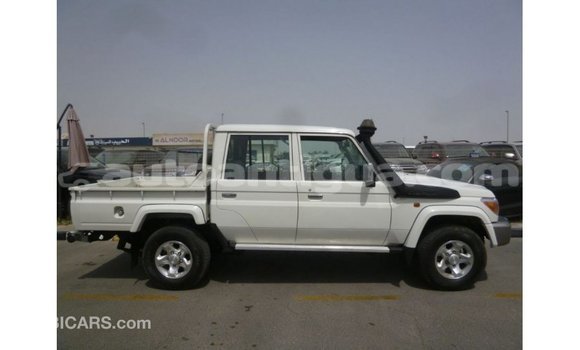 Buy Import Toyota Land Cruiser White Car in Import - Dubai in Antigua Buy Import Toyota Land Cruiser White Car in Import - Dubai in Antigua