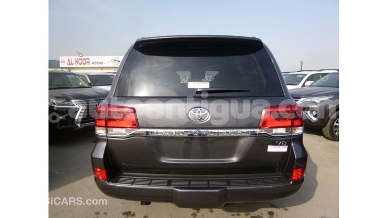 Big with watermark toyota land cruiser antigua import dubai 2525