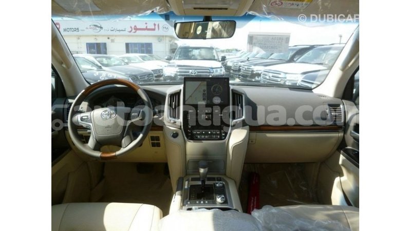 Big with watermark toyota land cruiser antigua import dubai 2533