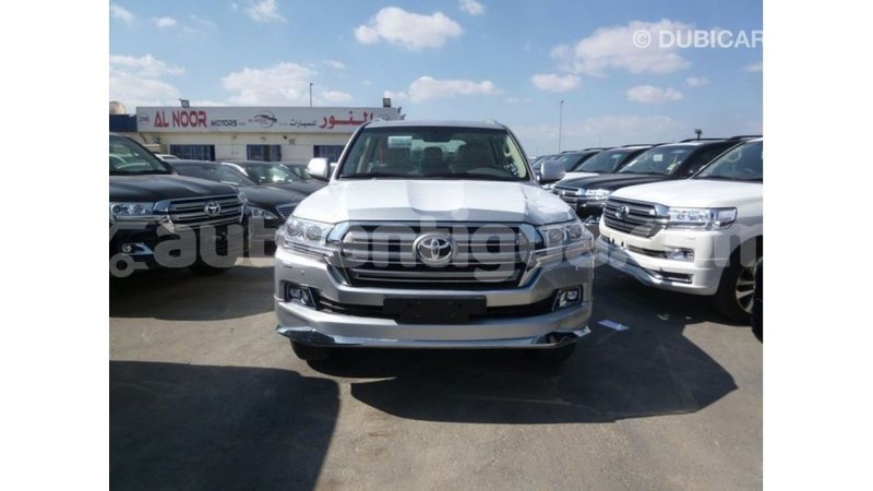 Big with watermark toyota land cruiser antigua import dubai 2533