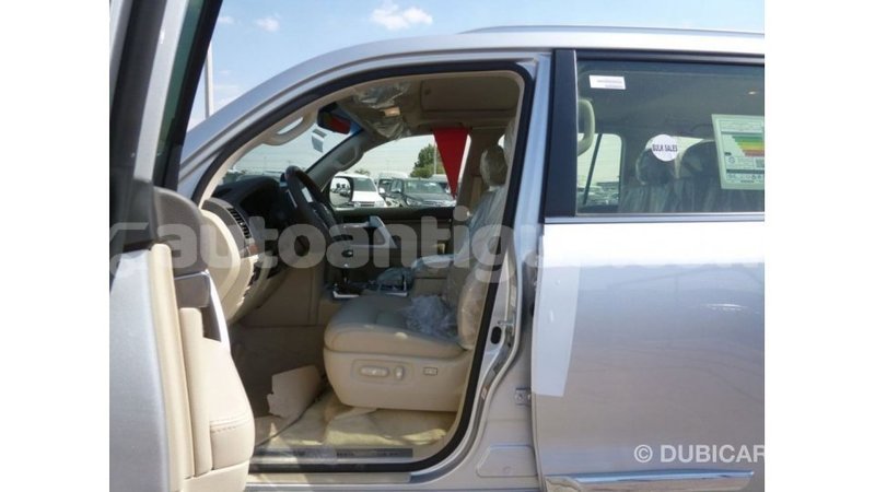Big with watermark toyota land cruiser antigua import dubai 2533