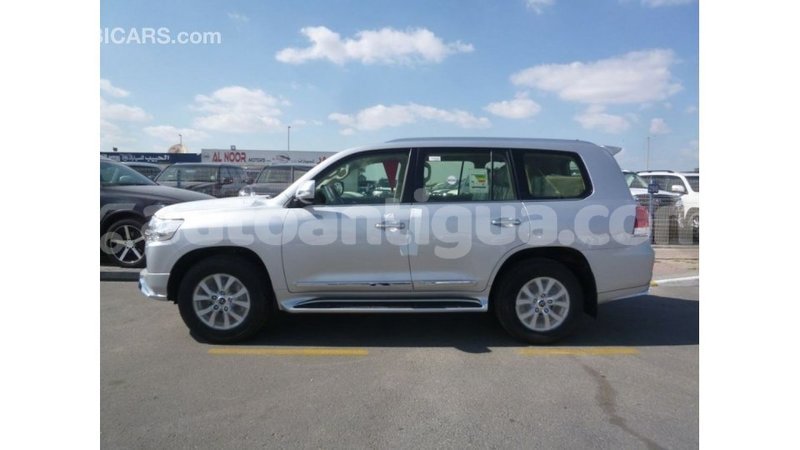 Big with watermark toyota land cruiser antigua import dubai 2533