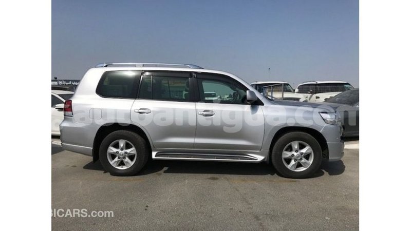 Big with watermark toyota land cruiser antigua import dubai 2545