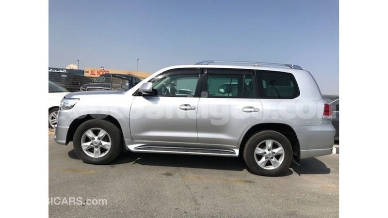 Big with watermark toyota land cruiser antigua import dubai 2545