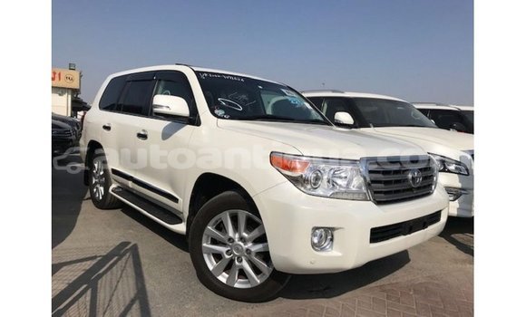 Buy Import Toyota Land Cruiser White Car in Import - Dubai in Antigua Buy Import Toyota Land Cruiser White Car in Import - Dubai in Antigua