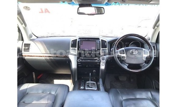 Buy Import Toyota Land Cruiser White Car in Import - Dubai in Antigua Buy Import Toyota Land Cruiser White Car in Import - Dubai in Antigua