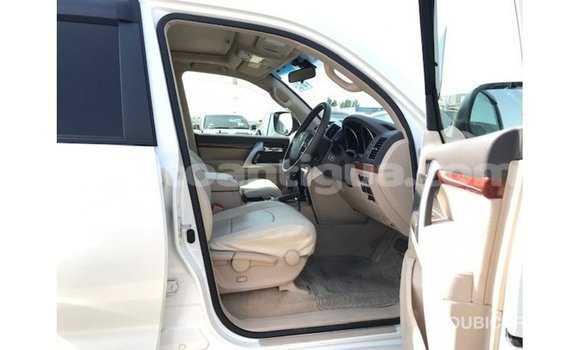 Buy Import Toyota Land Cruiser White Car in Import - Dubai in Antigua Buy Import Toyota Land Cruiser White Car in Import - Dubai in Antigua