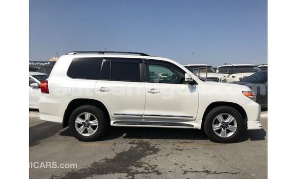 Buy Import Toyota Land Cruiser White Car in Import - Dubai in Antigua Buy Import Toyota Land Cruiser White Car in Import - Dubai in Antigua