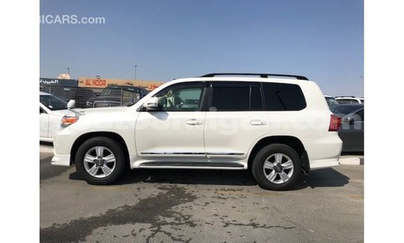 Buy Import Toyota Land Cruiser White Car in Import - Dubai in Antigua Buy Import Toyota Land Cruiser White Car in Import - Dubai in Antigua