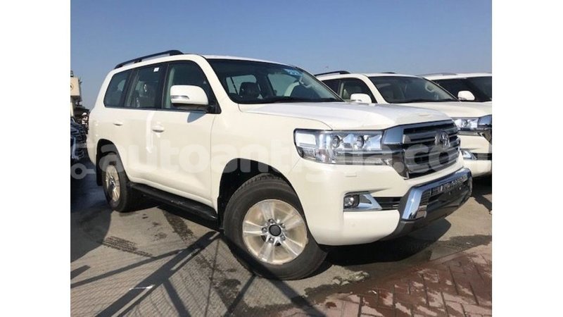 Big with watermark toyota land cruiser antigua import dubai 2559