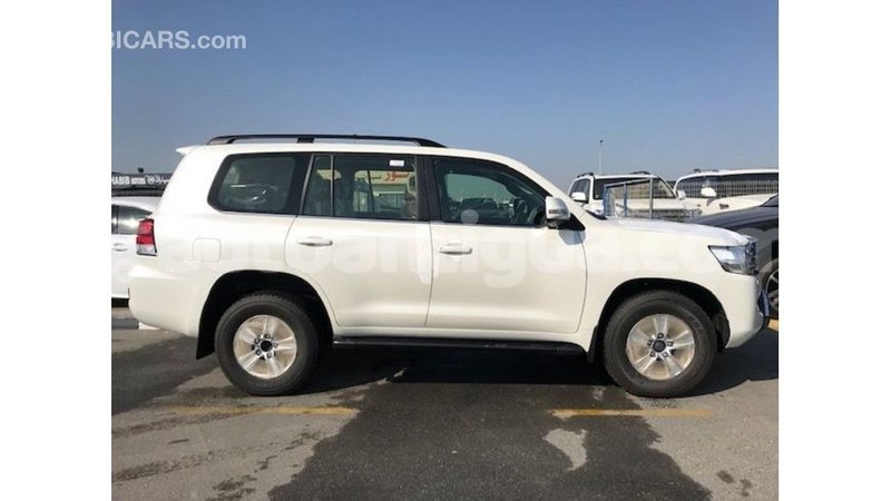 Big with watermark toyota land cruiser antigua import dubai 2559