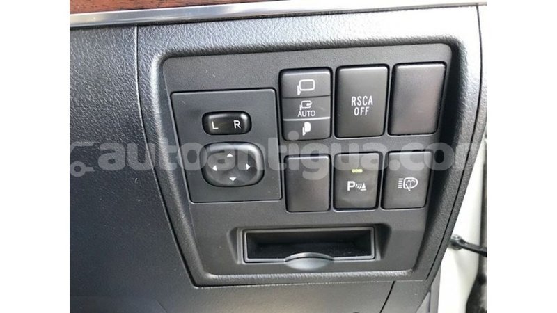 Big with watermark toyota land cruiser antigua import dubai 2559