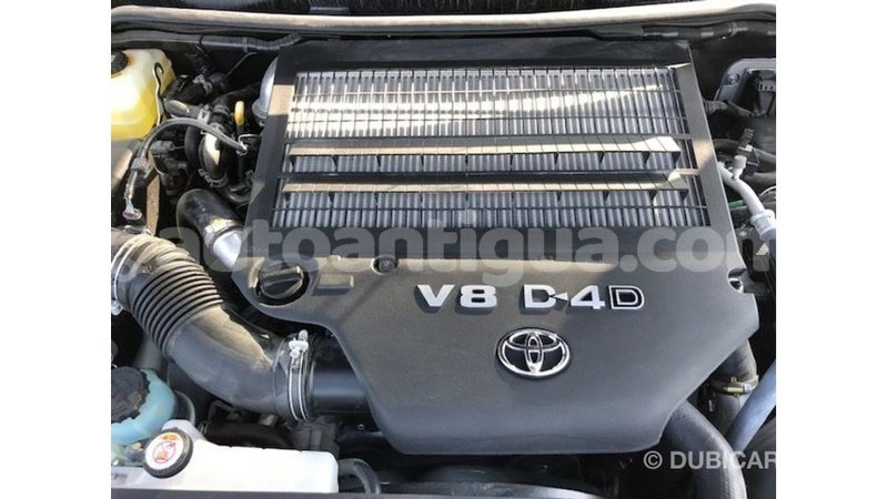 Big with watermark toyota land cruiser antigua import dubai 2559