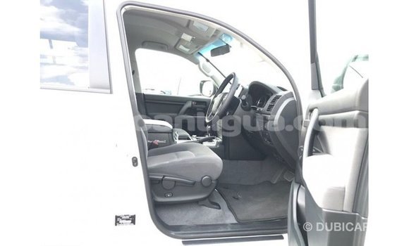 Buy Import Toyota Land Cruiser White Car in Import - Dubai in Antigua Buy Import Toyota Land Cruiser White Car in Import - Dubai in Antigua