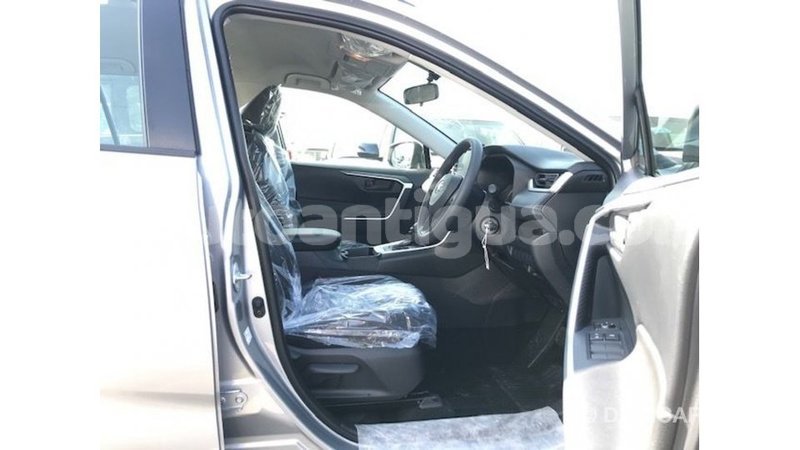 Big with watermark toyota hiace antigua import dubai 2563