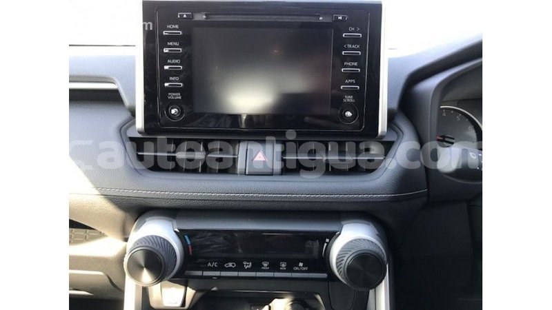 Big with watermark toyota hiace antigua import dubai 2563