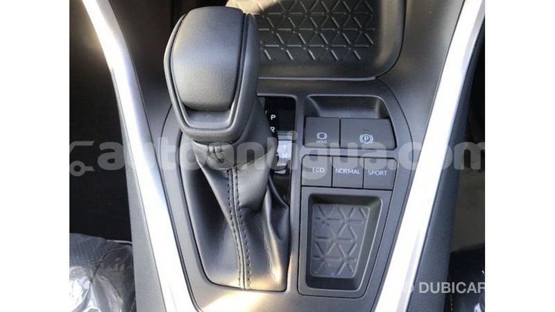 Big with watermark toyota hiace antigua import dubai 2563